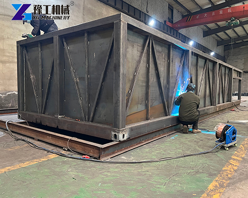 YG metal container pool in production
